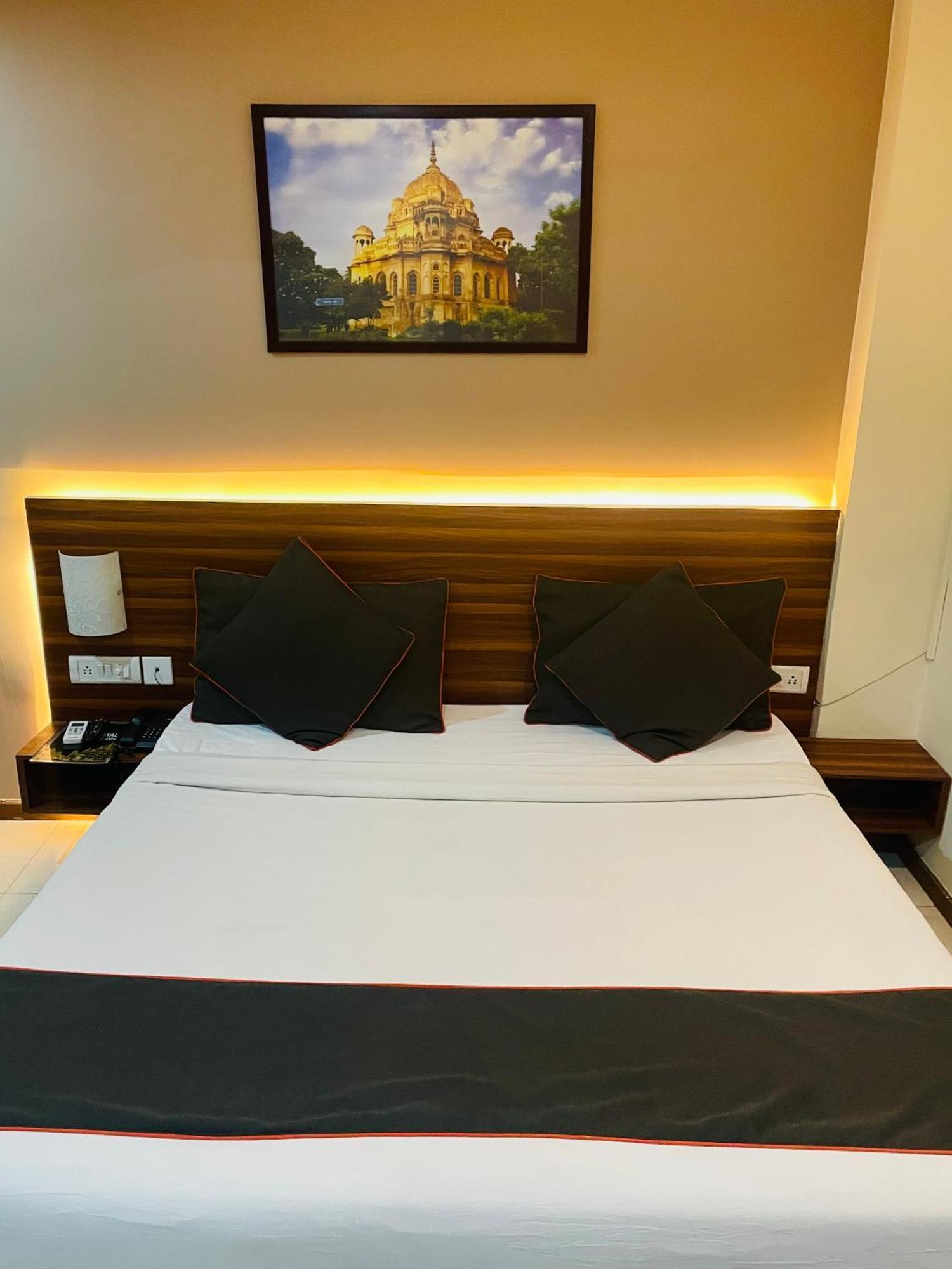 The Royal Presidency Inn Лакхнау Экстерьер фото