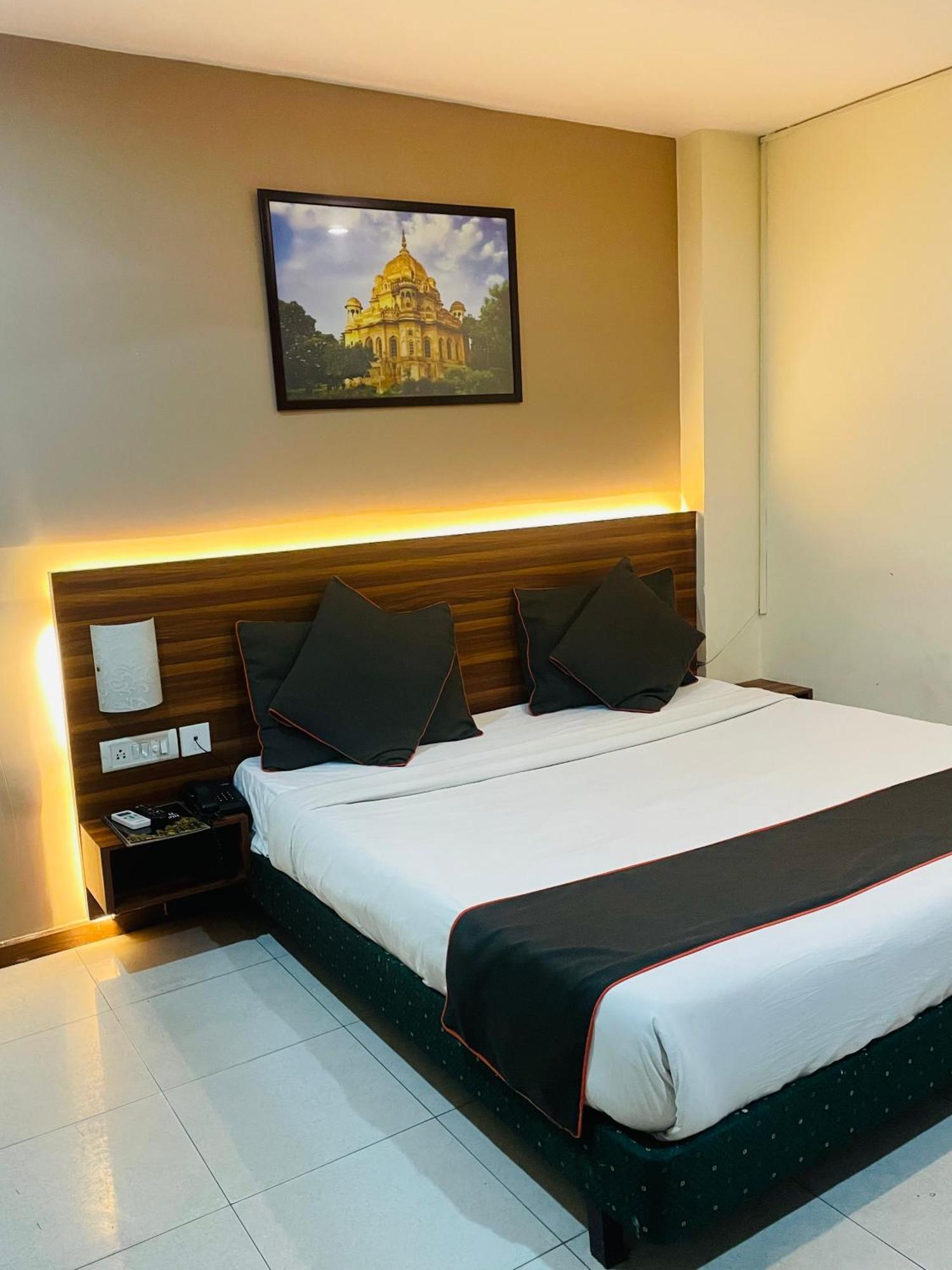 The Royal Presidency Inn Лакхнау Экстерьер фото